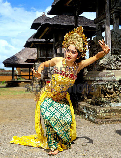 balinese_temple_dancer_crop