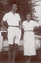 my parents:
Jan was 6’4" and Hertha was 5’4"
