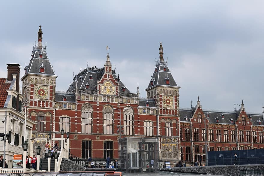 train-station-amsterdam-central-station-amsterdam-building